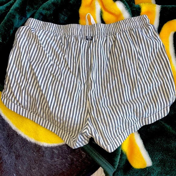 Billabong Beach Shorts - Picture 2 of 3